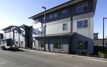 Stone Bridge Apartments in Eugene, OR - Building Photo - Building Photo