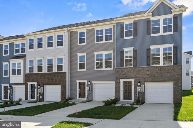 136 Winterplace Dr in Charles Town, WV - Building Photo - Building Photo