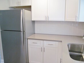 11 Meehan Ave, Unit 2 in Raritan, NJ - Building Photo - Building Photo