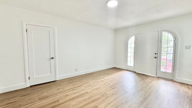1765 Westmoreland Blvd in Los Angeles, CA - Building Photo - Building Photo