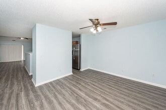 7868 Long Shadow Ln in North Charleston, SC - Building Photo - Building Photo