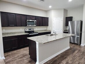 35215 Daisy Meadow Loop in Zephyrhills, FL - Building Photo - Building Photo