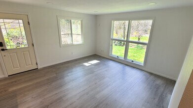 13716 Kelly Rd NE in Duvall, WA - Foto de edificio - Building Photo