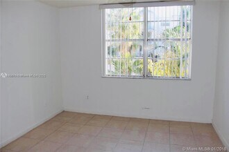 486 NW 165th St in Miami, FL - Building Photo - Building Photo