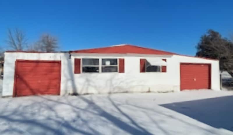 22 Village Ct in Mediapolis, IA - Building Photo