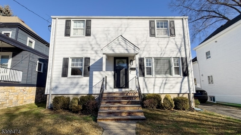 19 Hazlett St in Morristown, NJ - Building Photo