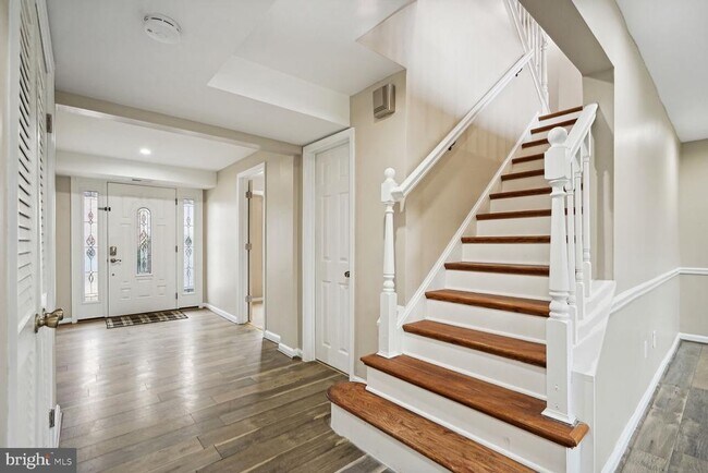 property at 8102 Pinelake Ct