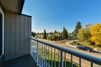 Monterey Pointe in Edmonton, AB - Building Photo - Building Photo