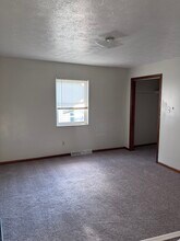 102 Saint John St, Unit B in Midway, PA - Foto de edificio - Building Photo