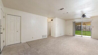 4710 Casa Bello St in San Antonio, TX - Building Photo - Building Photo