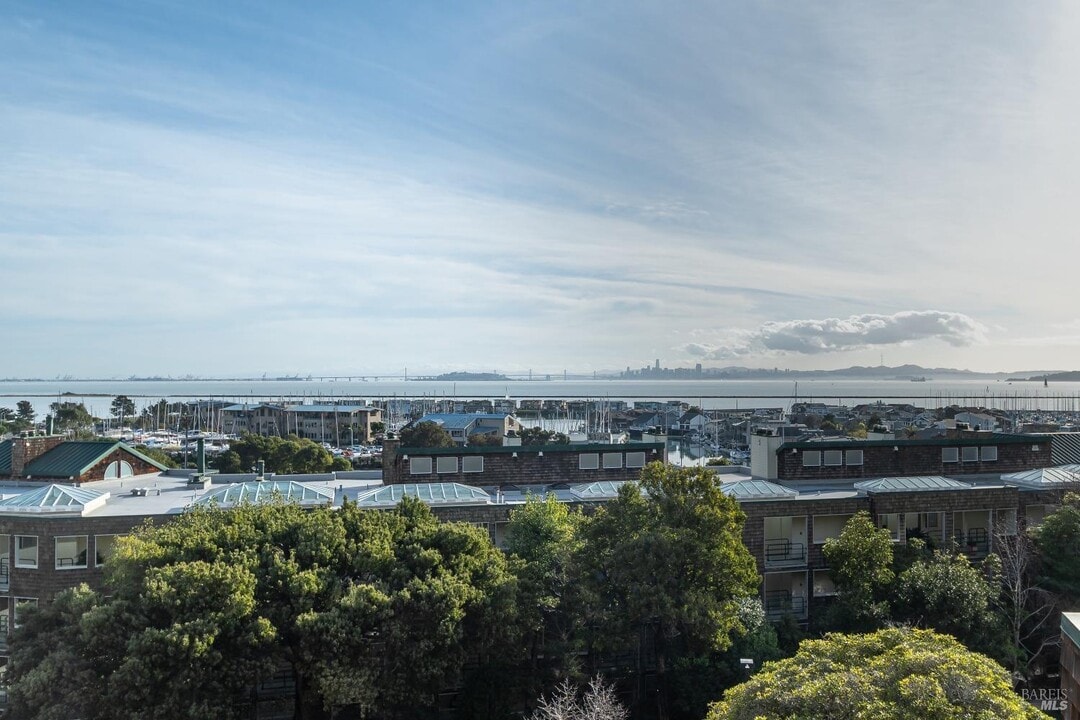 1201 Brickyard Way, Unit 205 in Richmond, CA - Building Photo