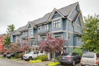 4250 Marine Dr in Burnaby, BC - Building Photo - Building Photo