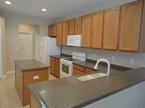 1304 Emerald Hill Way in Valrico, FL - Building Photo - Building Photo