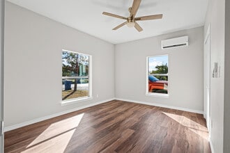 1711 Halsell St in Bridgeport, TX - Foto de edificio - Building Photo