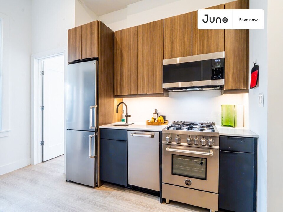 2000 P St NW in Washington, DC - Building Photo