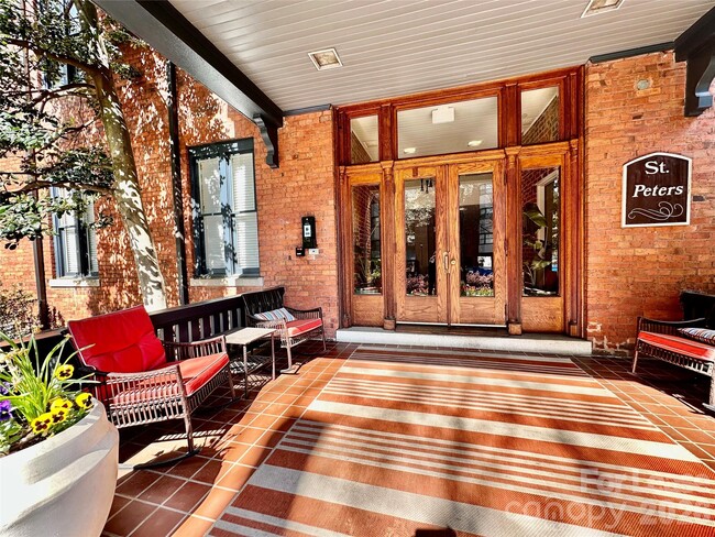 229 N Poplar St in Charlotte, NC - Building Photo - Building Photo