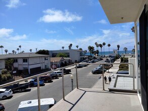 5040 Santa Monica Ave, Unit 4 in San Diego, CA - Foto de edificio - Building Photo