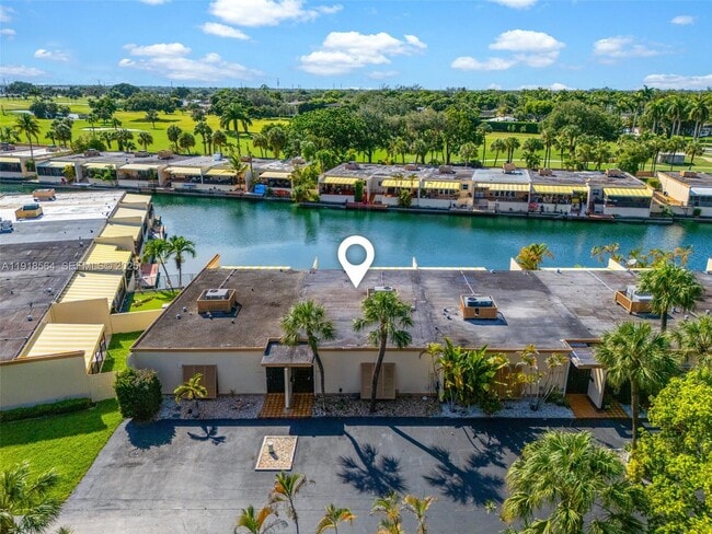 15504 Sharpecroft Dr in Miami Lakes, FL - Building Photo - Building Photo