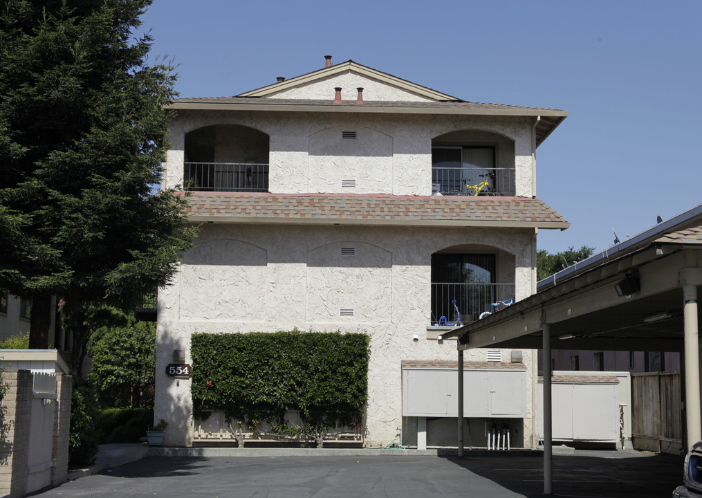 Willow Tree Apartments in San Leandro, CA - Building Photo