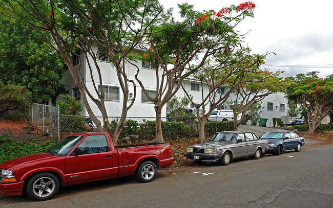 University Manor in Honolulu, HI - Building Photo - Building Photo