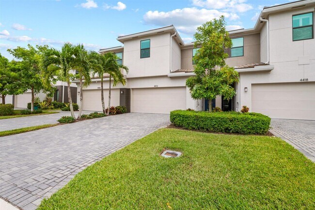 4412 Serpens Ln in Wellington, FL - Foto de edificio - Building Photo