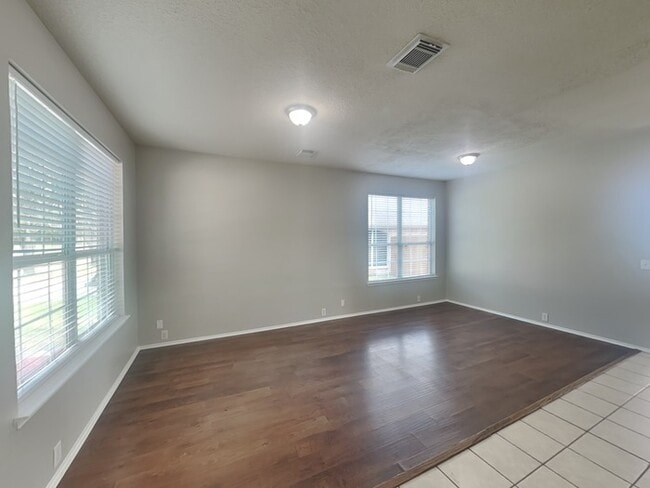 18810 Woodglen Shadows Dr in Humble, TX - Foto de edificio - Building Photo