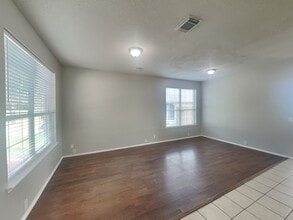 18810 Woodglen Shadows Dr in Humble, TX - Building Photo - Building Photo