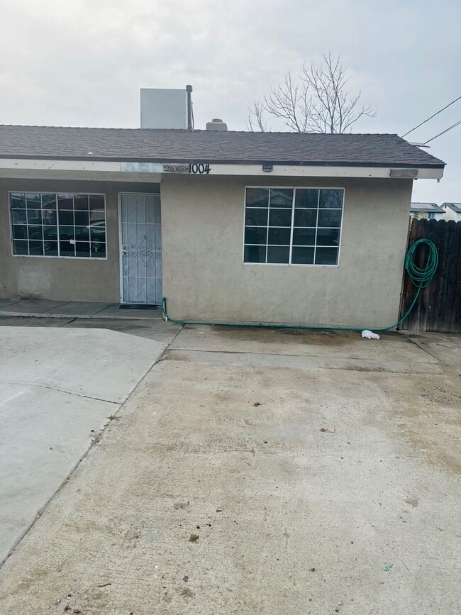 property at 1004 Mccurdy Dr