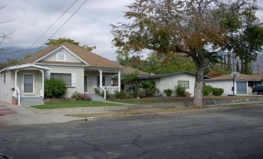 315-329 E Lime Ave in Monrovia, CA - Building Photo