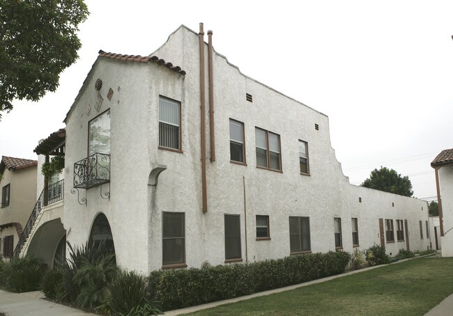 2133 Chestnut Ave in Long Beach, CA - Building Photo - Building Photo