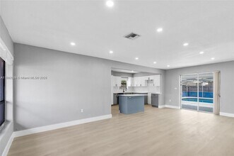 3801 N 66th Ave in Hollywood, FL - Building Photo - Building Photo