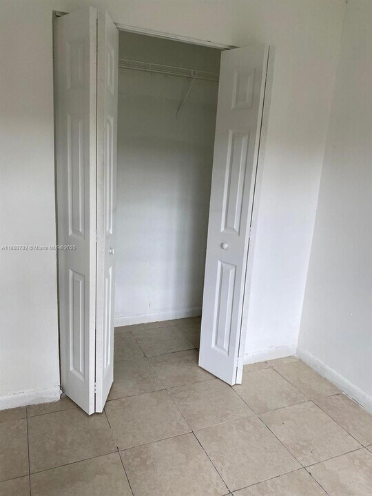 585 NW 15th St in Florida City, FL - Building Photo