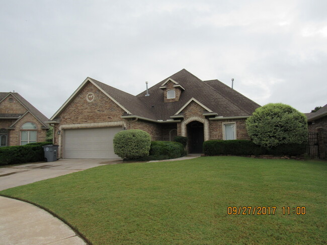 property at 6907 NW Silver Creek Cir
