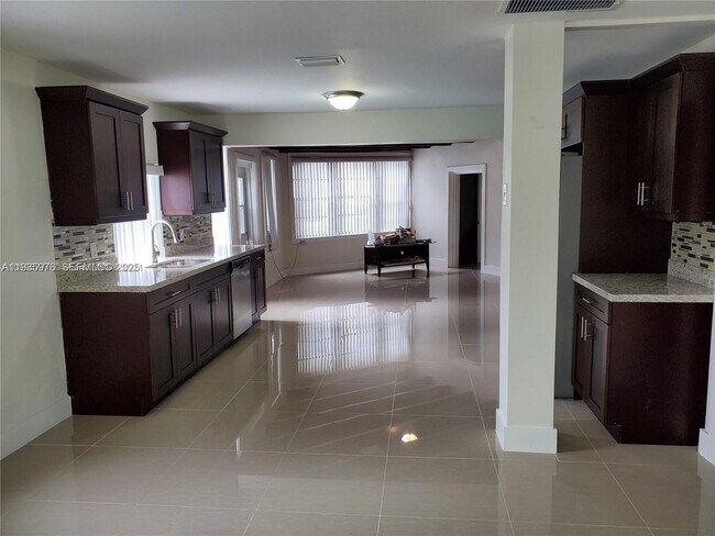 701 Columbus Pkwy in Hollywood, FL - Building Photo - Building Photo