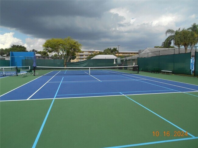 7330 SW 82nd St in Miami, FL - Building Photo - Building Photo