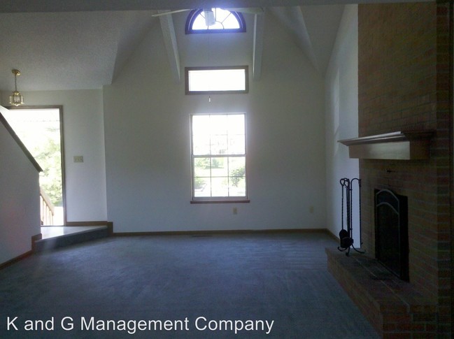 1245 Pineview Trail in Newark, OH - Foto de edificio - Building Photo