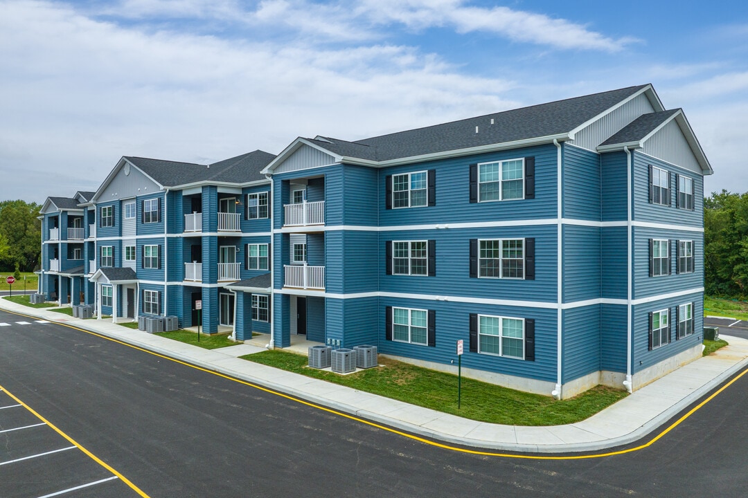 Railroad Square Apartments in Clayton, DE - Building Photo