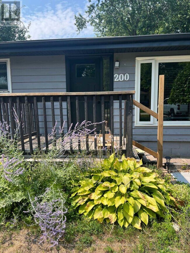 200 Spring Rd in Georgina, ON - Building Photo - Building Photo