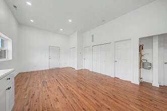 7600 S Marquette Ave in Chicago, IL - Building Photo - Building Photo