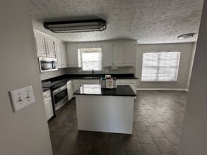 105 Tallyho Dr in Yorktown, VA - Building Photo - Building Photo