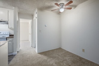 Rivergate Apartments in West Sacramento, CA - Building Photo - Interior Photo