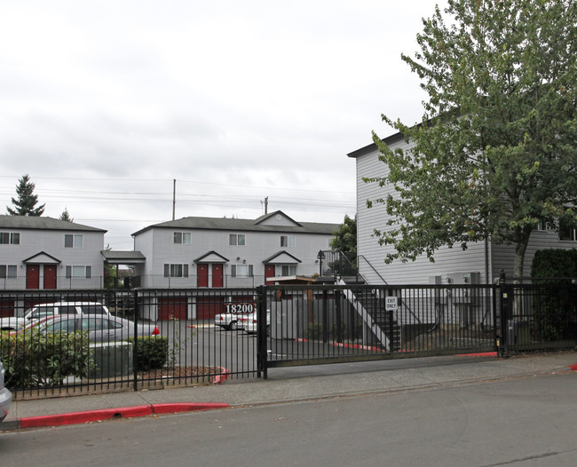 Burnside Garden Apartments in Portland, OR - Building Photo - Building Photo