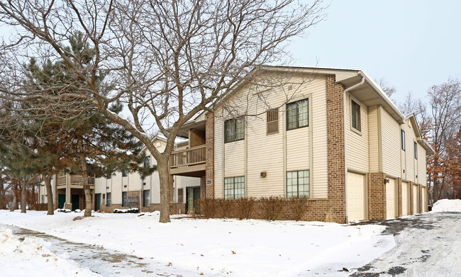 Lakeview Village Apartments in Kenosha, WI - Foto de edificio - Building Photo