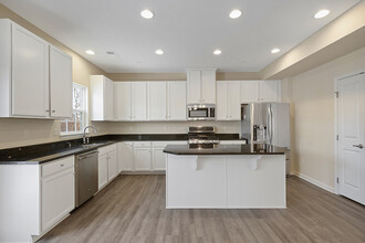 1201 Pointe View Dr in Mars, PA - Building Photo - Building Photo