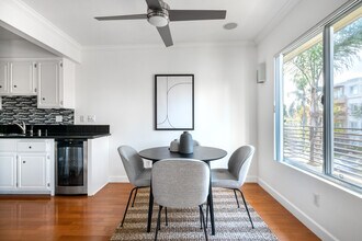 11908 Dorothy St in Los Angeles, CA - Foto de edificio - Building Photo