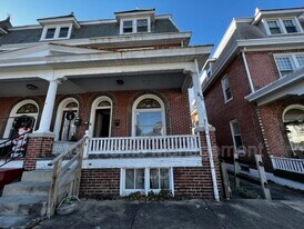 224 W Franklin St in Ephrata, PA - Building Photo