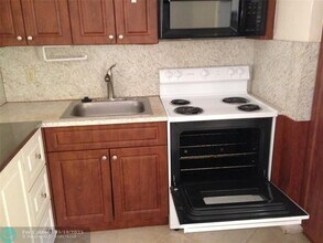 2534 Taft St in Hollywood, FL - Foto de edificio - Building Photo