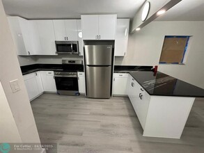 3023 Riverside Dr in Coral Springs, FL - Building Photo - Building Photo