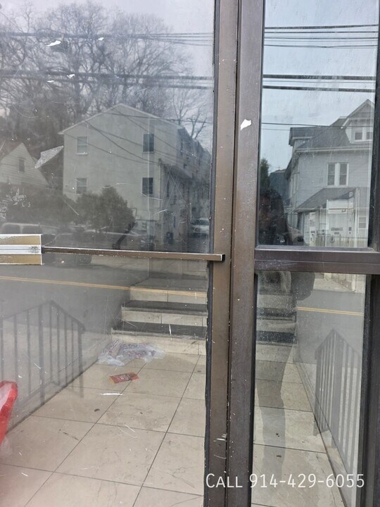 609 Van Cortlandt Park Ave in Yonkers, NY - Building Photo