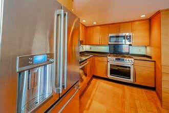 13 Buena Vista St, Unit 1 in Swampscott, MA - Building Photo - Building Photo